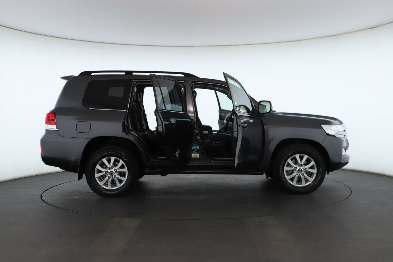Toyota Landcruiser image 2