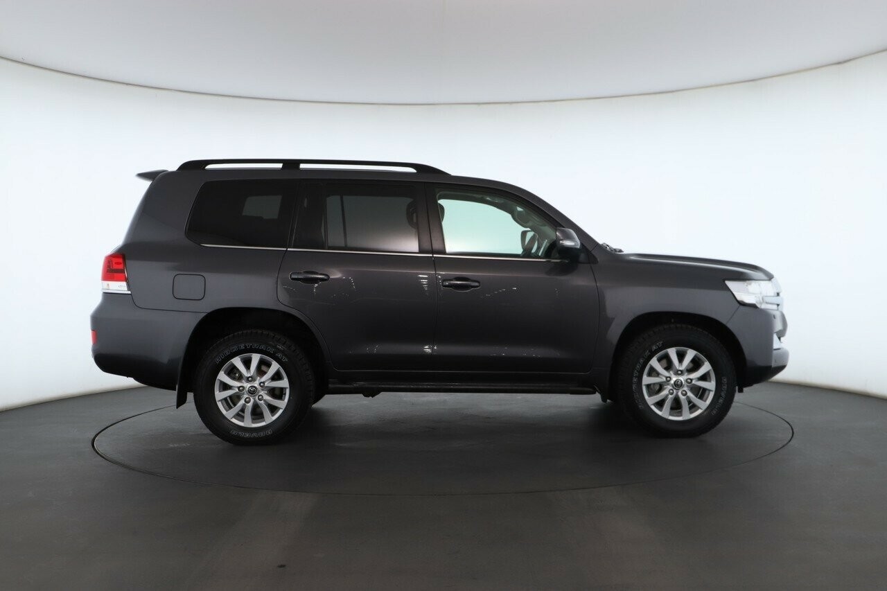 Toyota Landcruiser image 3