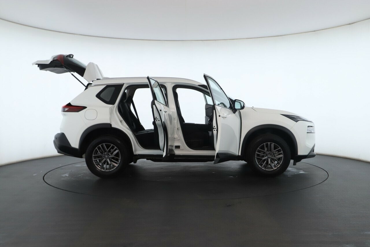 Nissan X-trail image 2