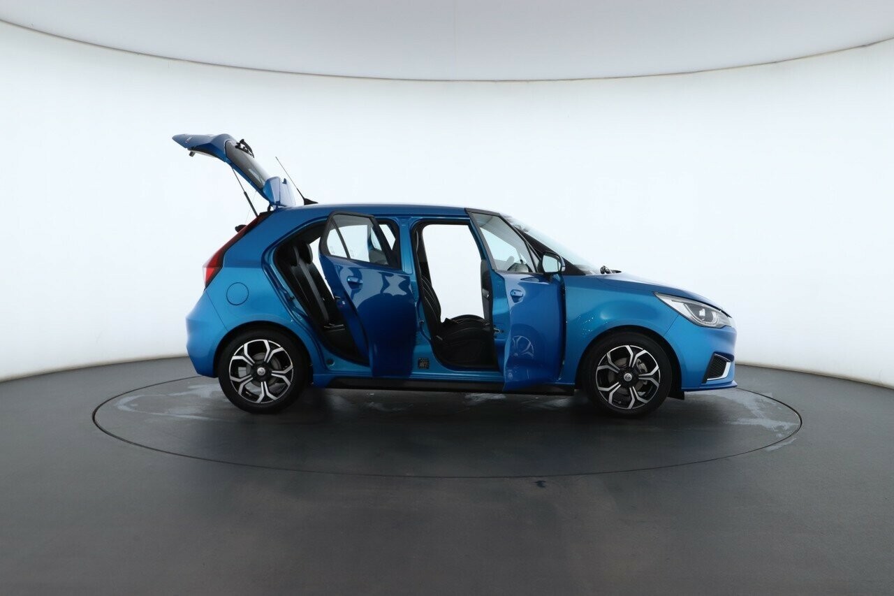 MG Mg3 image 2