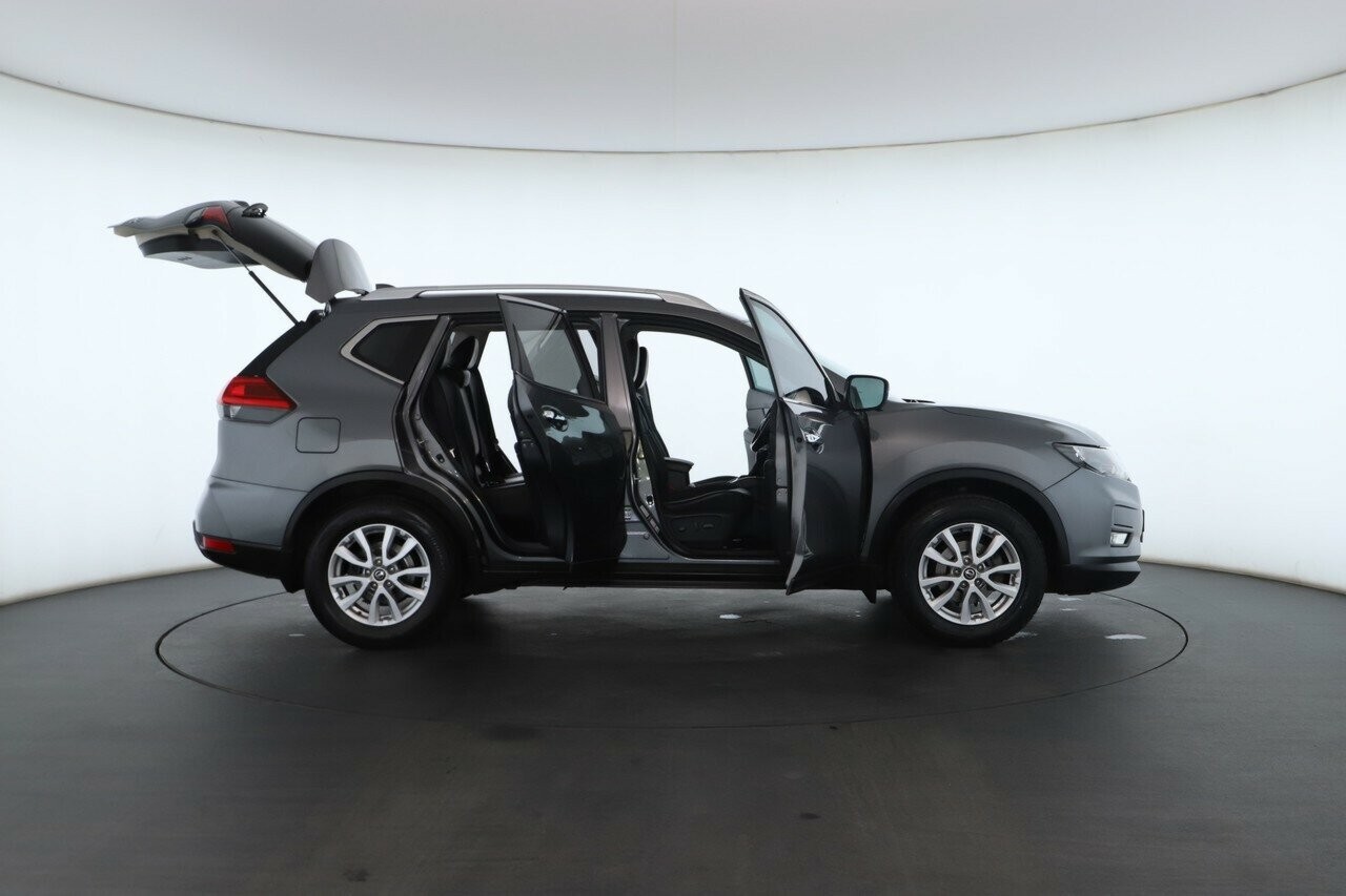Nissan X-trail image 2