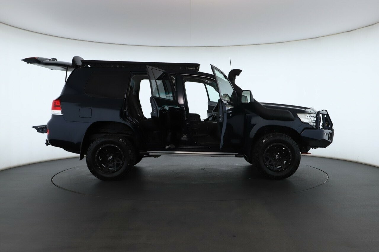 Toyota Landcruiser image 2