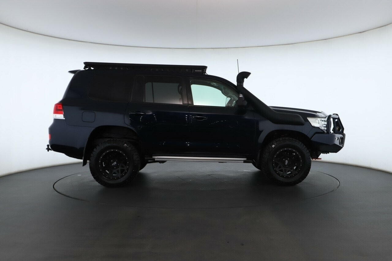 Toyota Landcruiser image 3