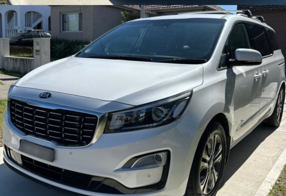 Kia Carnival image 2