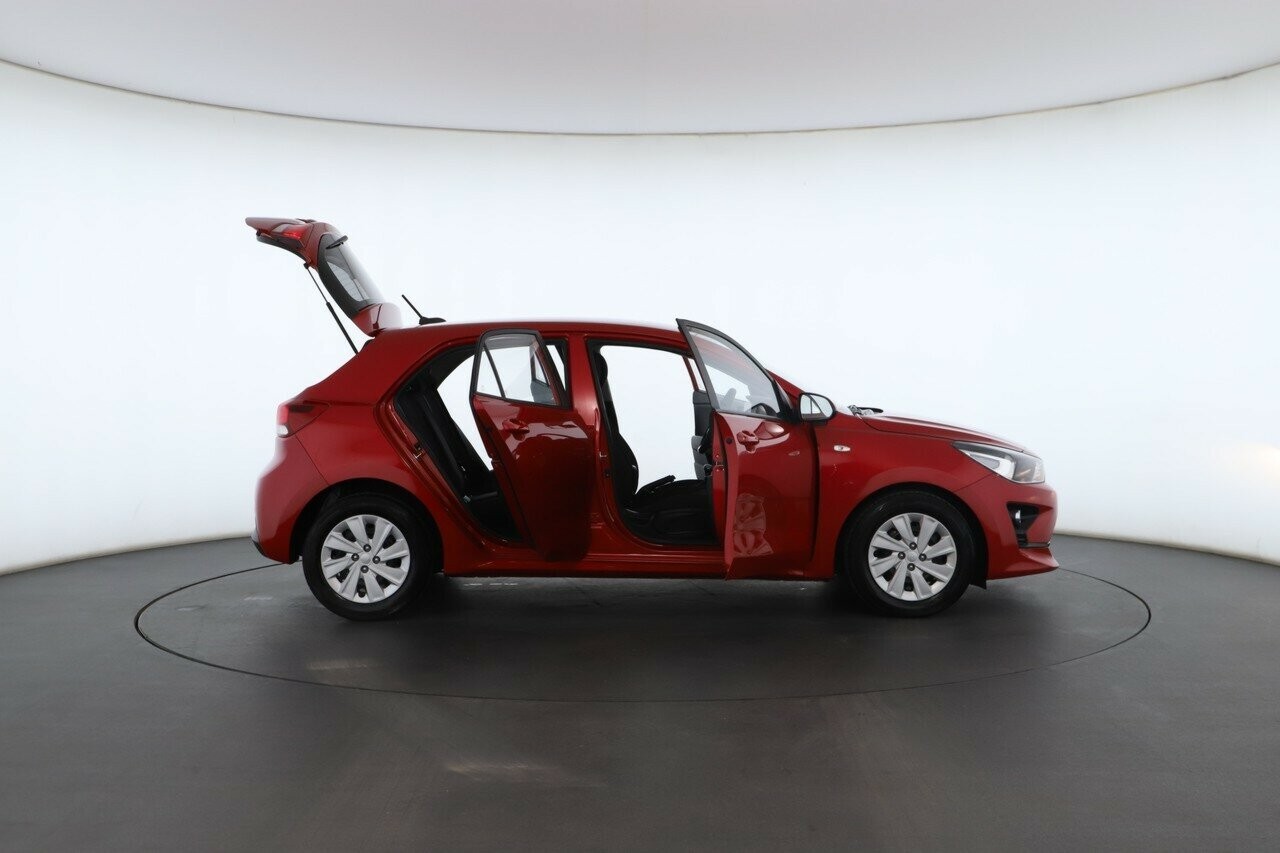 Kia Rio image 2