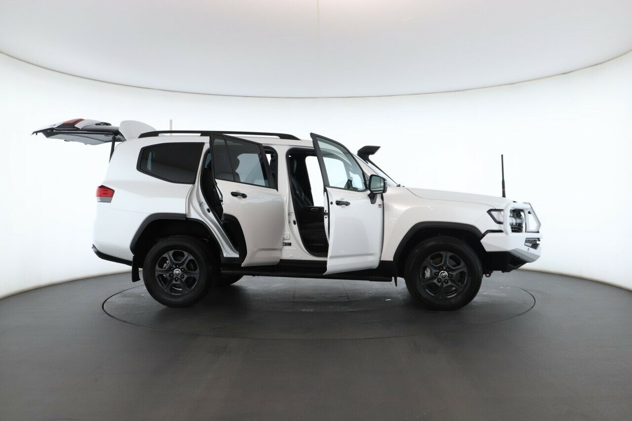 Toyota Landcruiser image 2