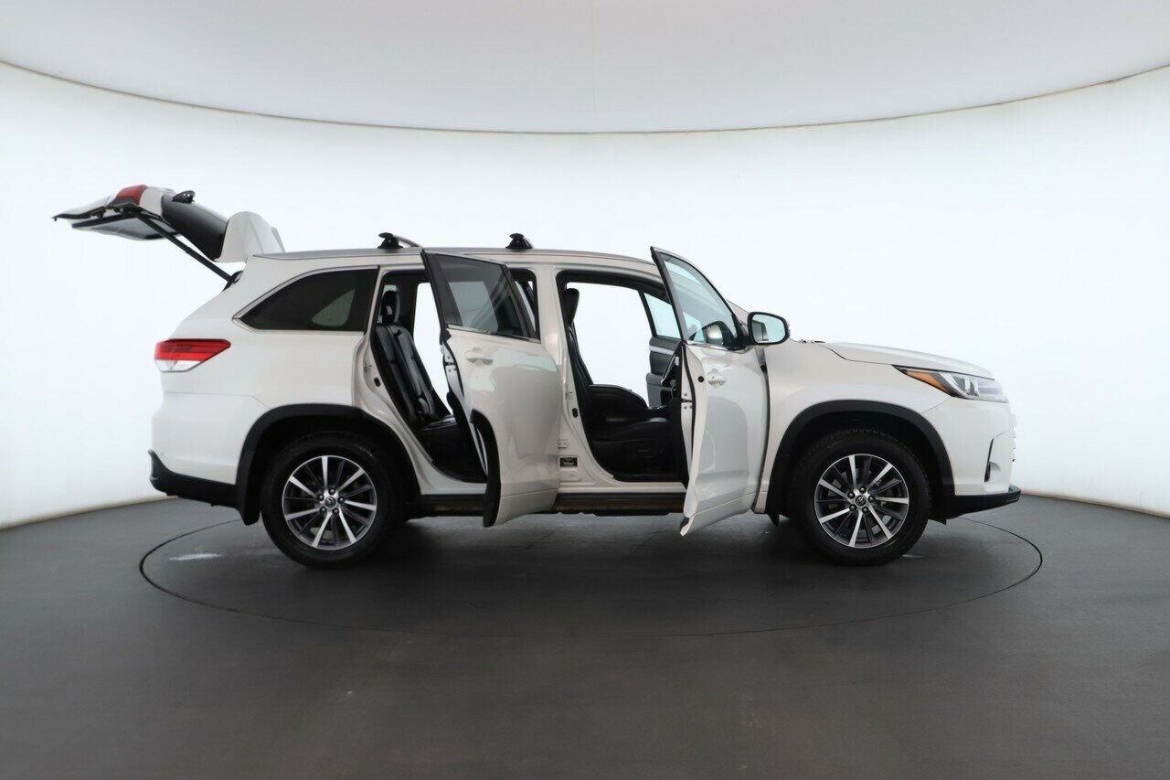Toyota Kluger image 2