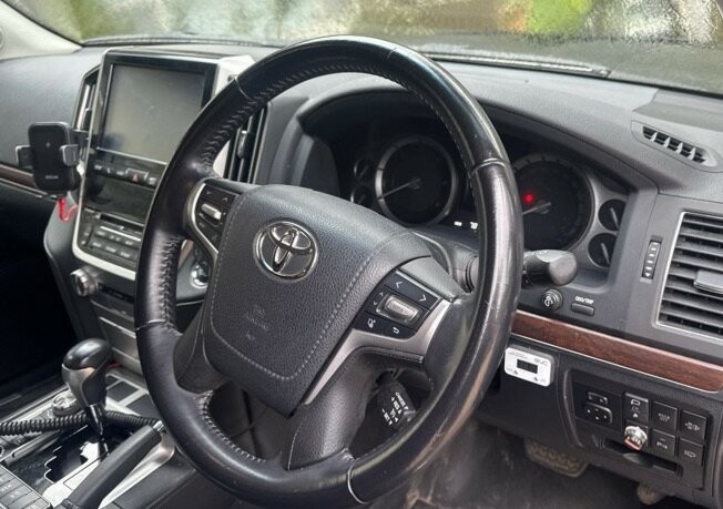 Toyota Landcruiser image 2