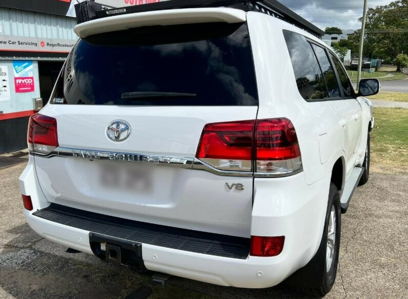 Toyota Landcruiser image 3
