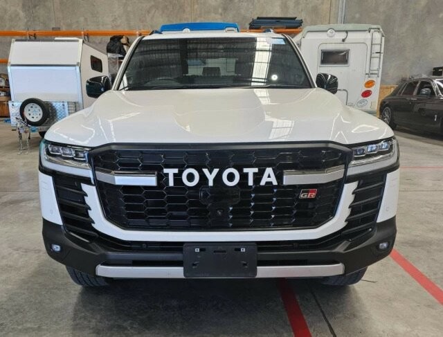 Toyota Landcruiser image 2