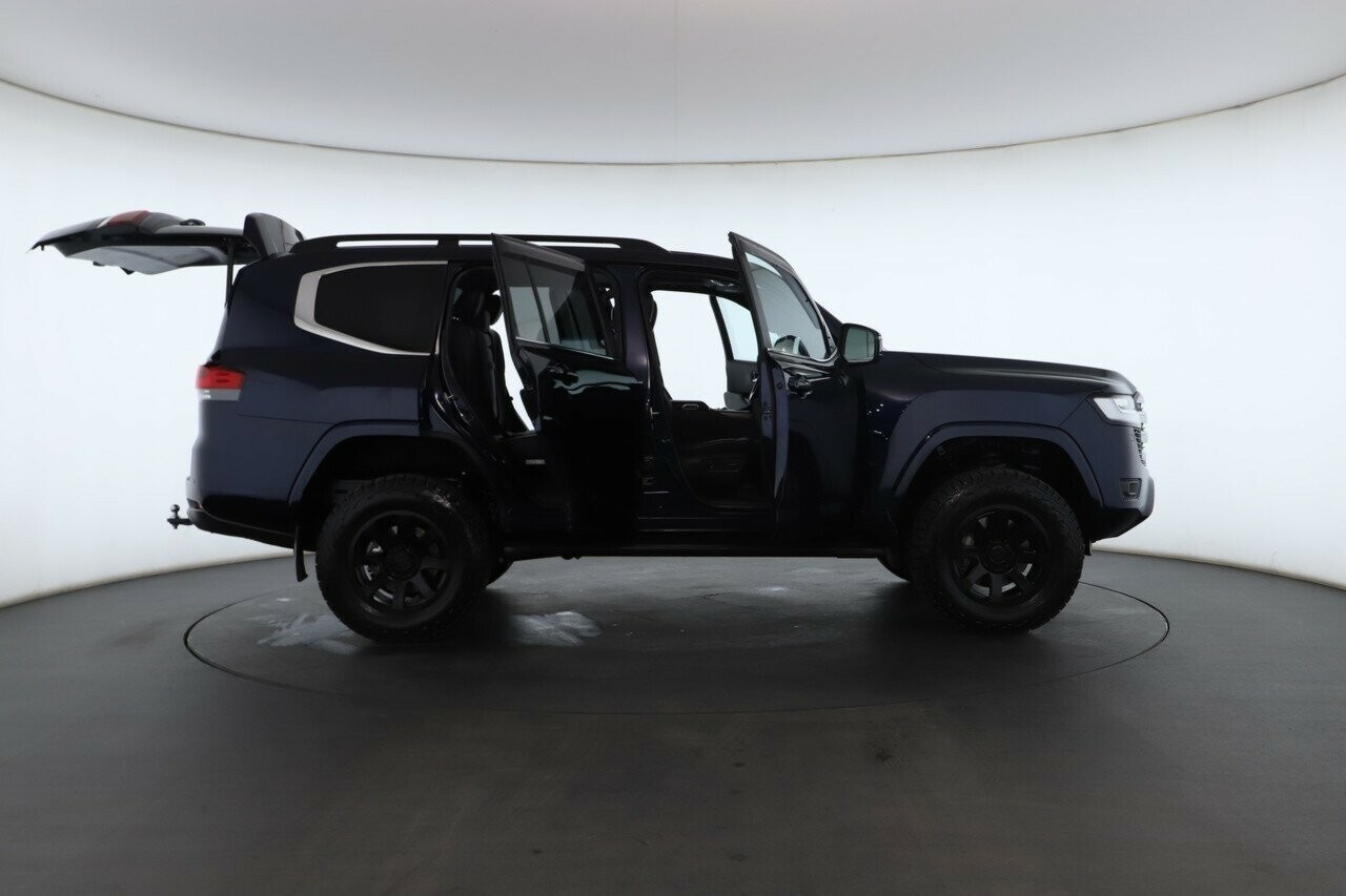 Toyota Landcruiser image 2