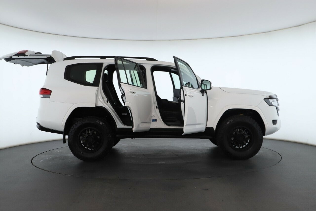 Toyota Landcruiser image 2