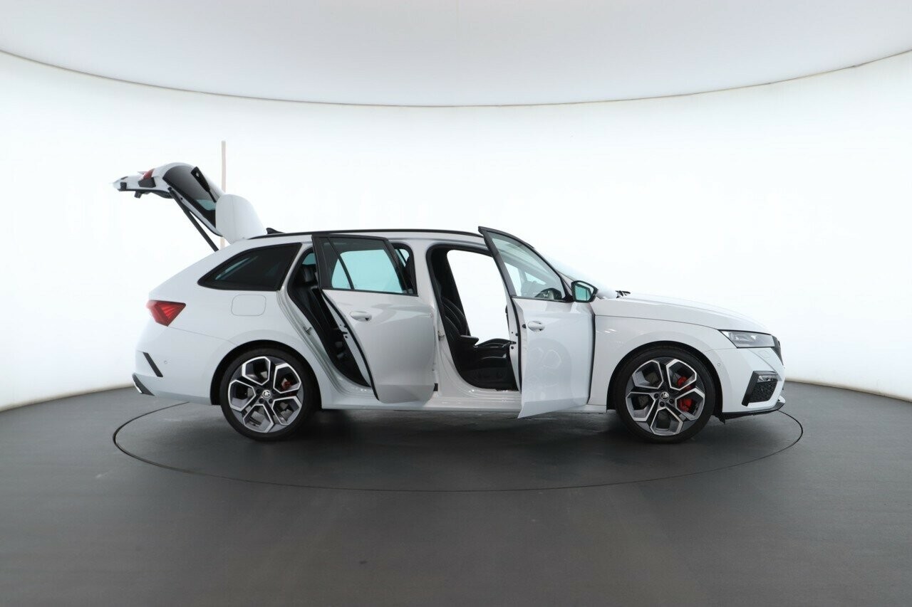 Skoda Octavia image 2