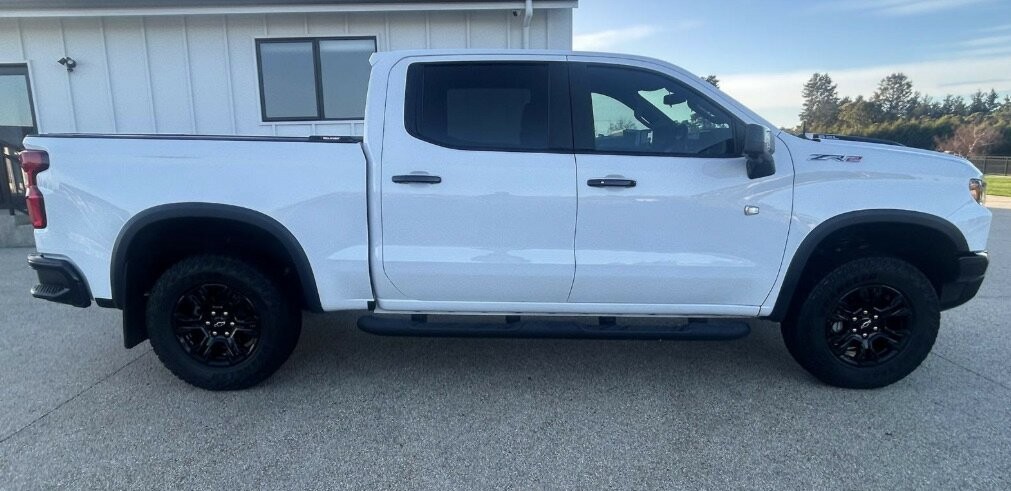 Chevrolet Silverado image 2