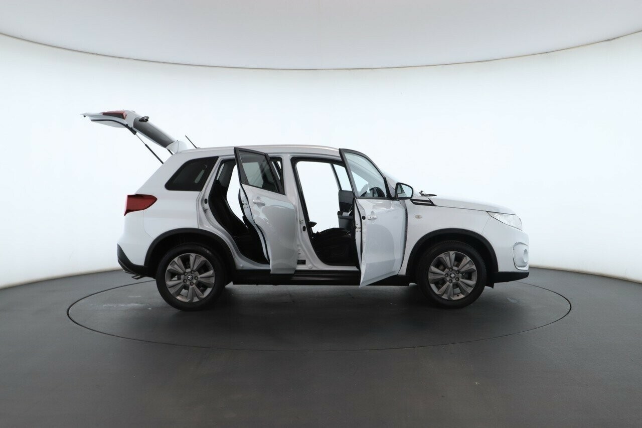 Suzuki Vitara image 2