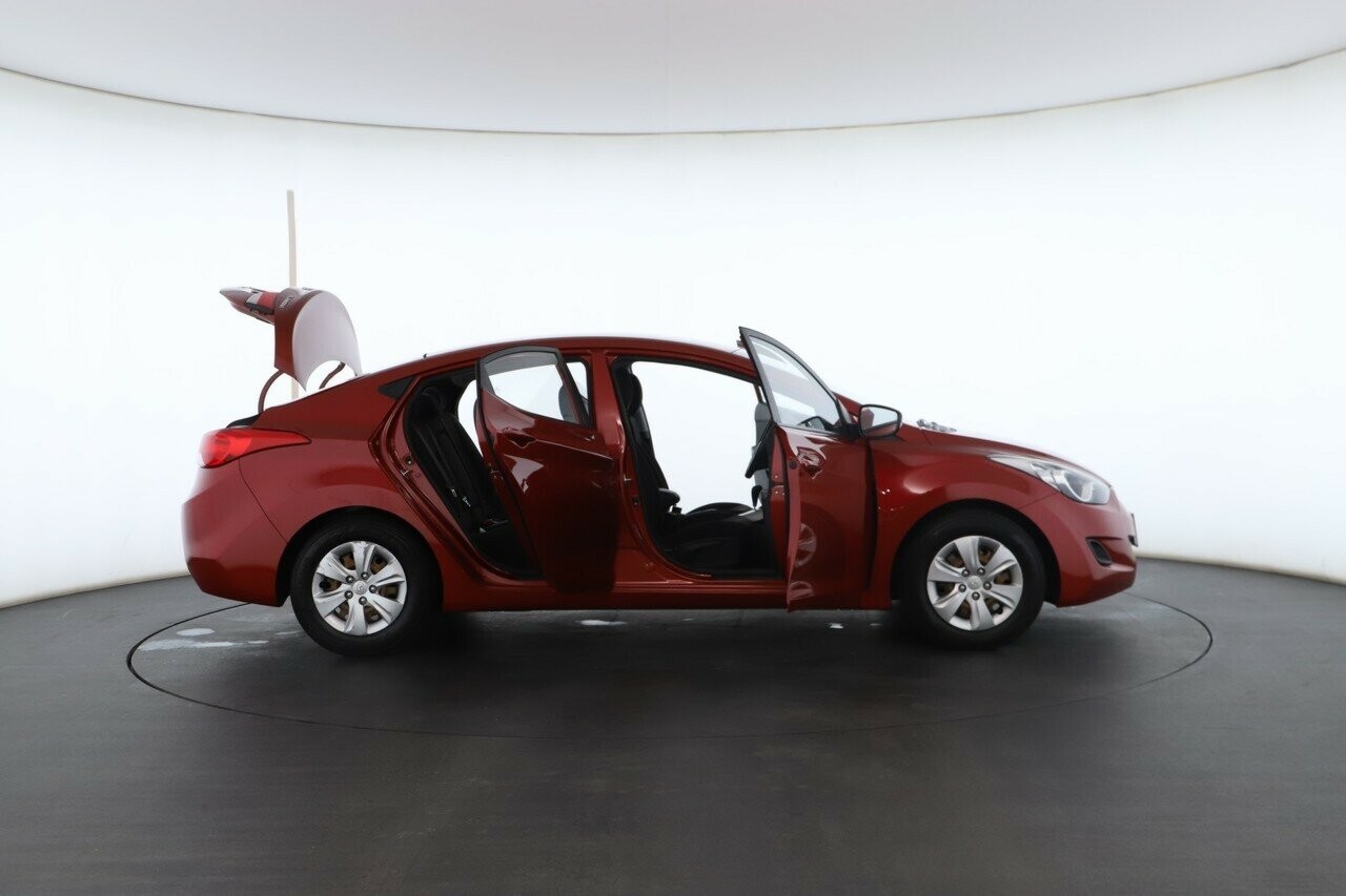 Hyundai Elantra image 2
