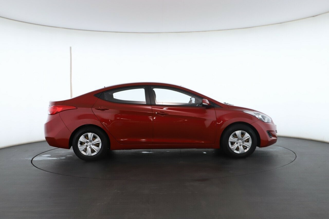 Hyundai Elantra image 3