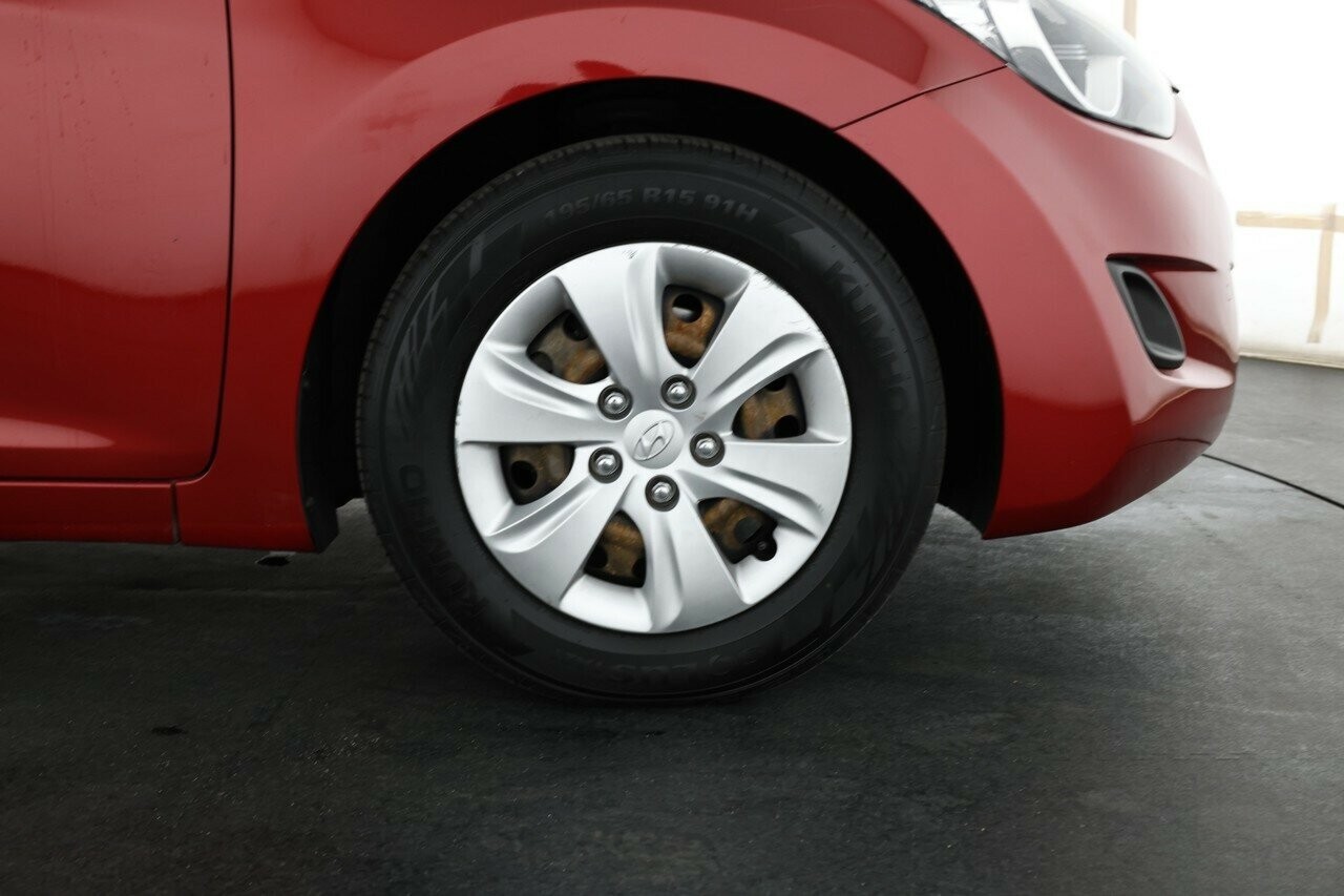 Hyundai Elantra image 4