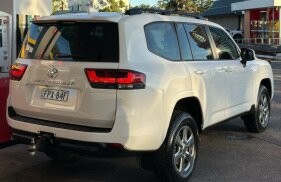 Toyota Landcruiser image 2