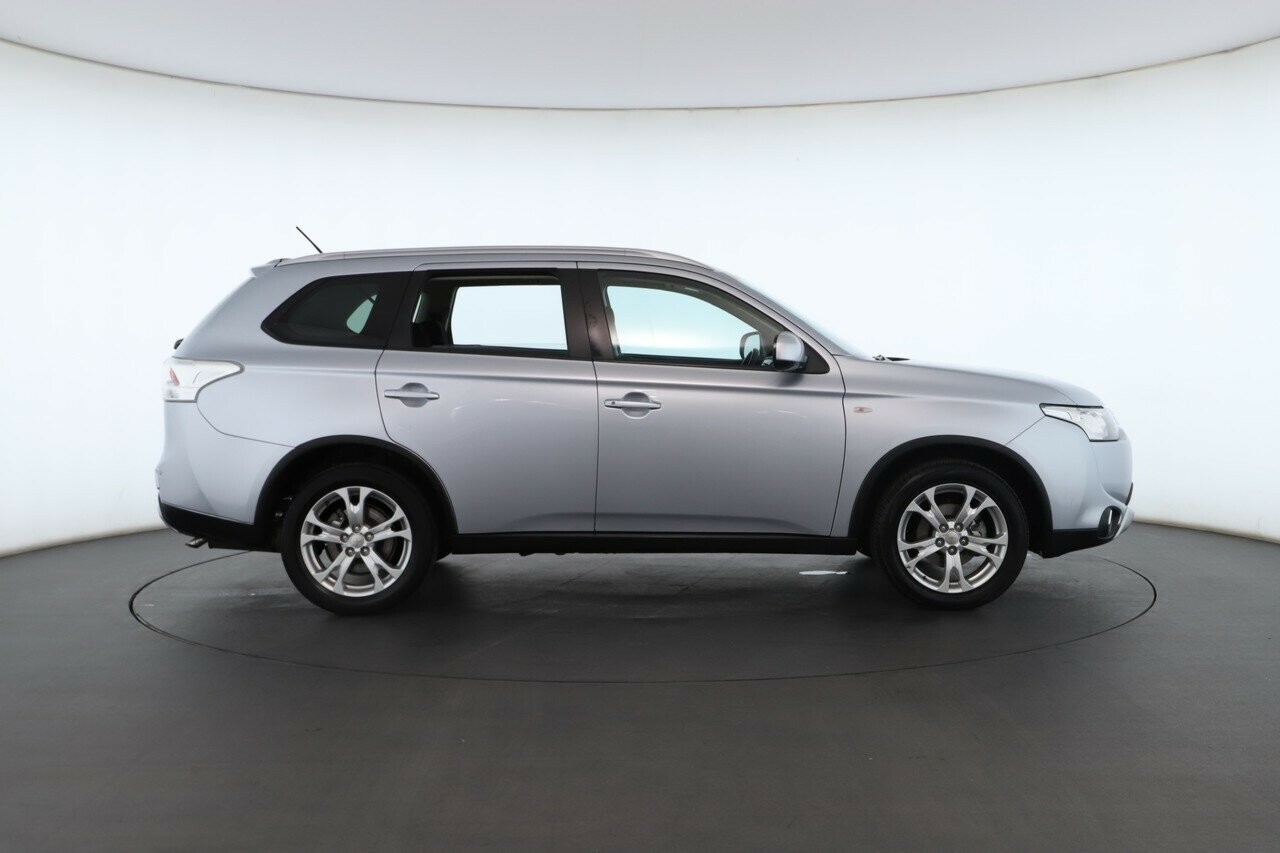 Mitsubishi Outlander image 3