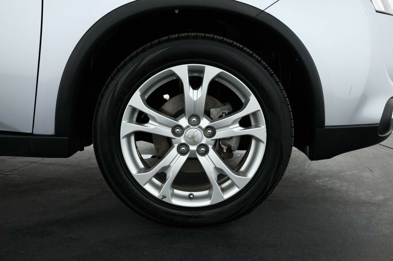 Mitsubishi Outlander image 4