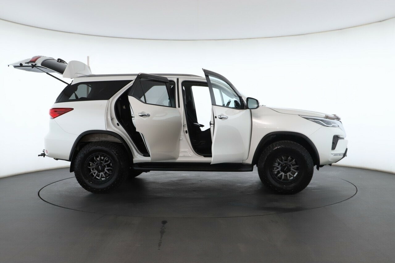 Toyota Fortuner image 2