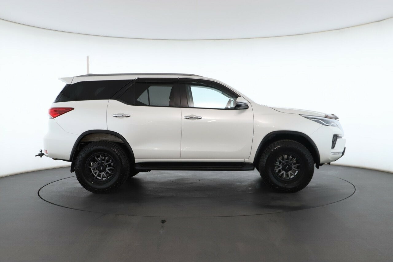 Toyota Fortuner image 3