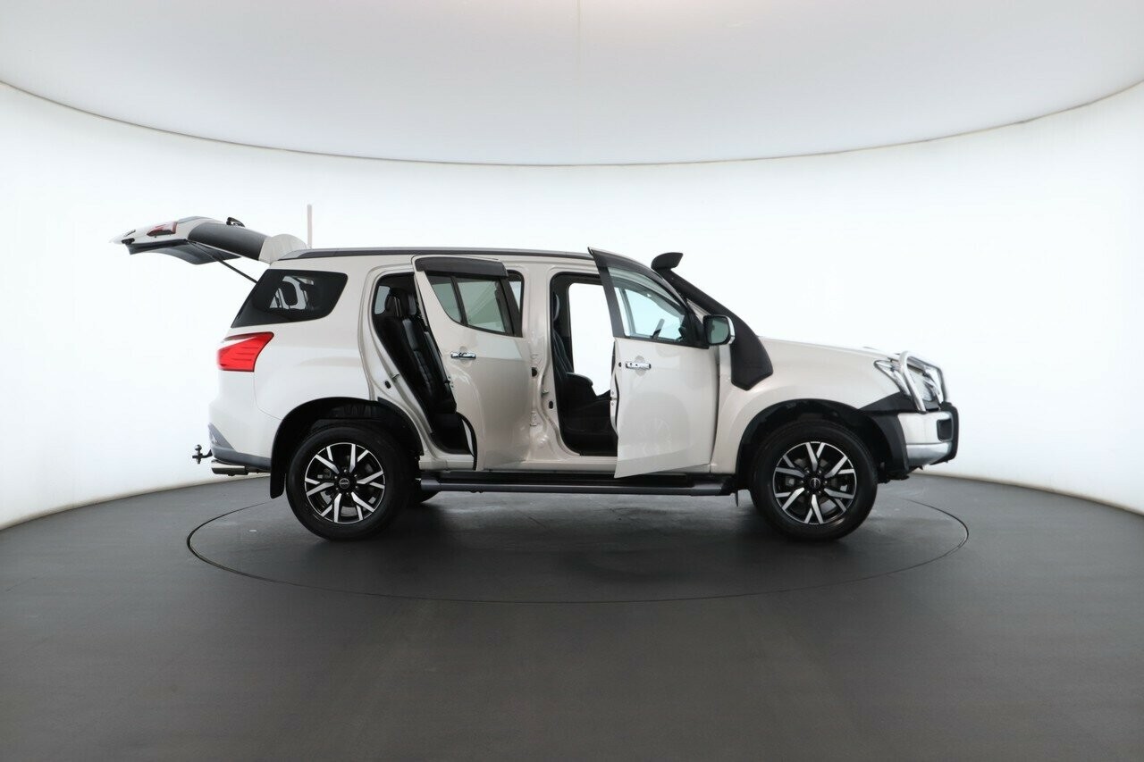 Isuzu Mu-x image 2