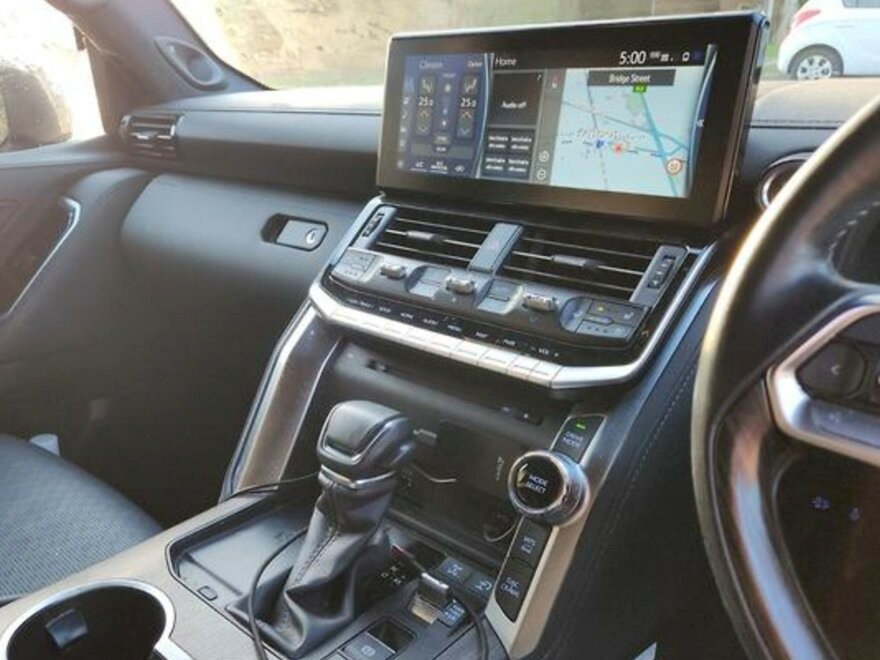 Toyota Landcruiser image 2