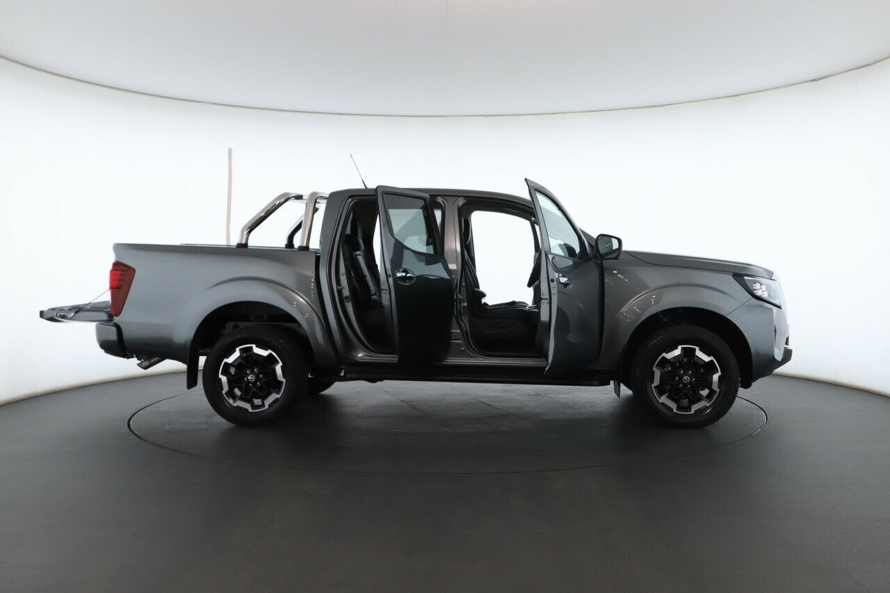 Nissan Navara image 2