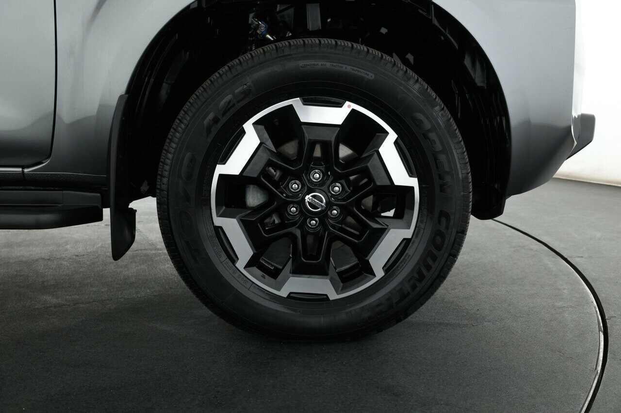 Nissan Navara image 4