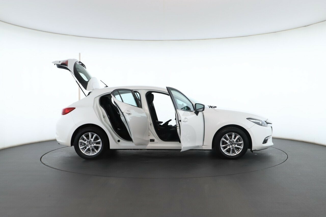 Mazda 3 image 2