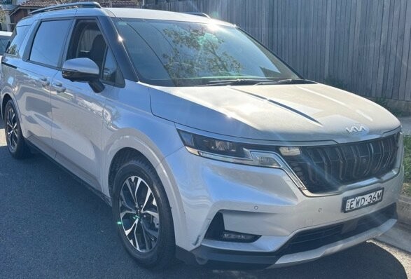 Kia Carnival image 1