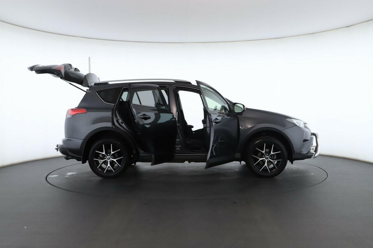 Toyota Rav4 image 2