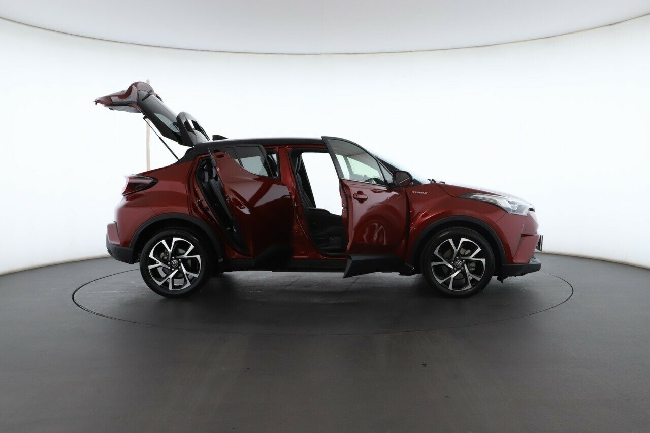 Toyota C-hr image 2