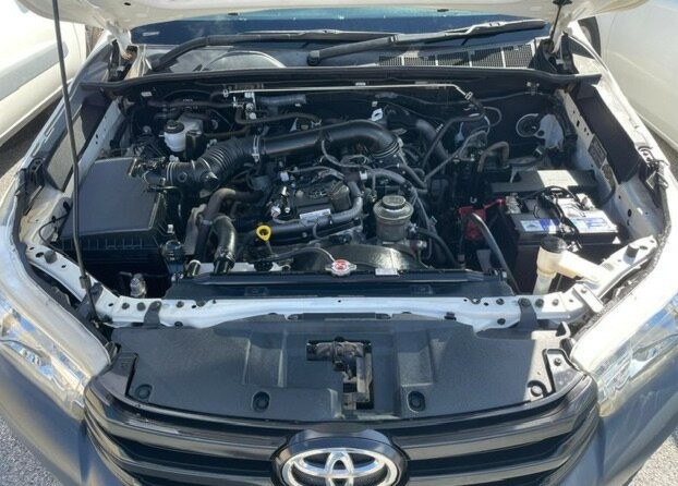 Toyota Hilux image 2