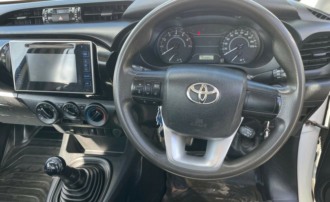 Toyota Hilux image 4