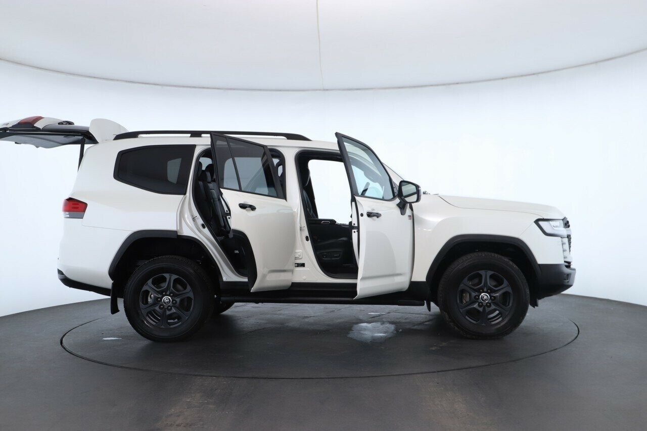 Toyota Landcruiser image 2