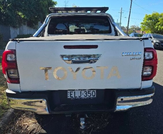 Toyota Hilux image 4