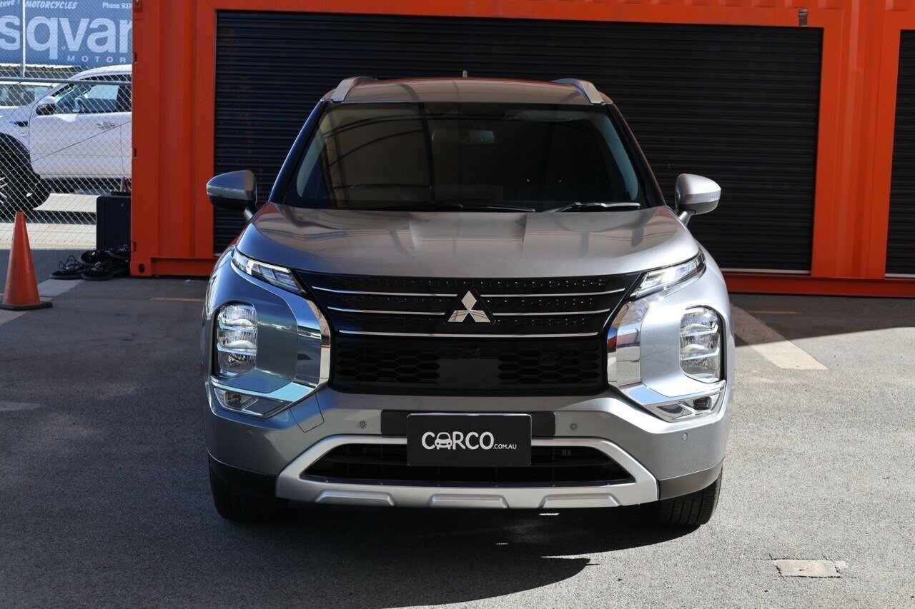 Mitsubishi Outlander image 4