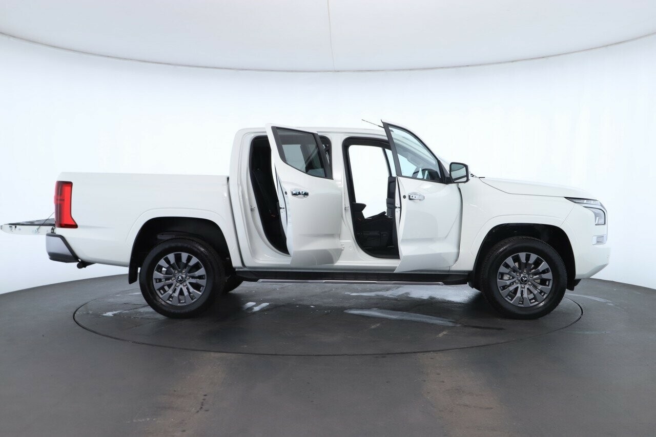 Mitsubishi Triton image 2