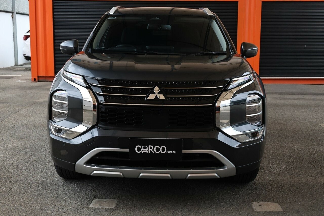 Mitsubishi Outlander image 4