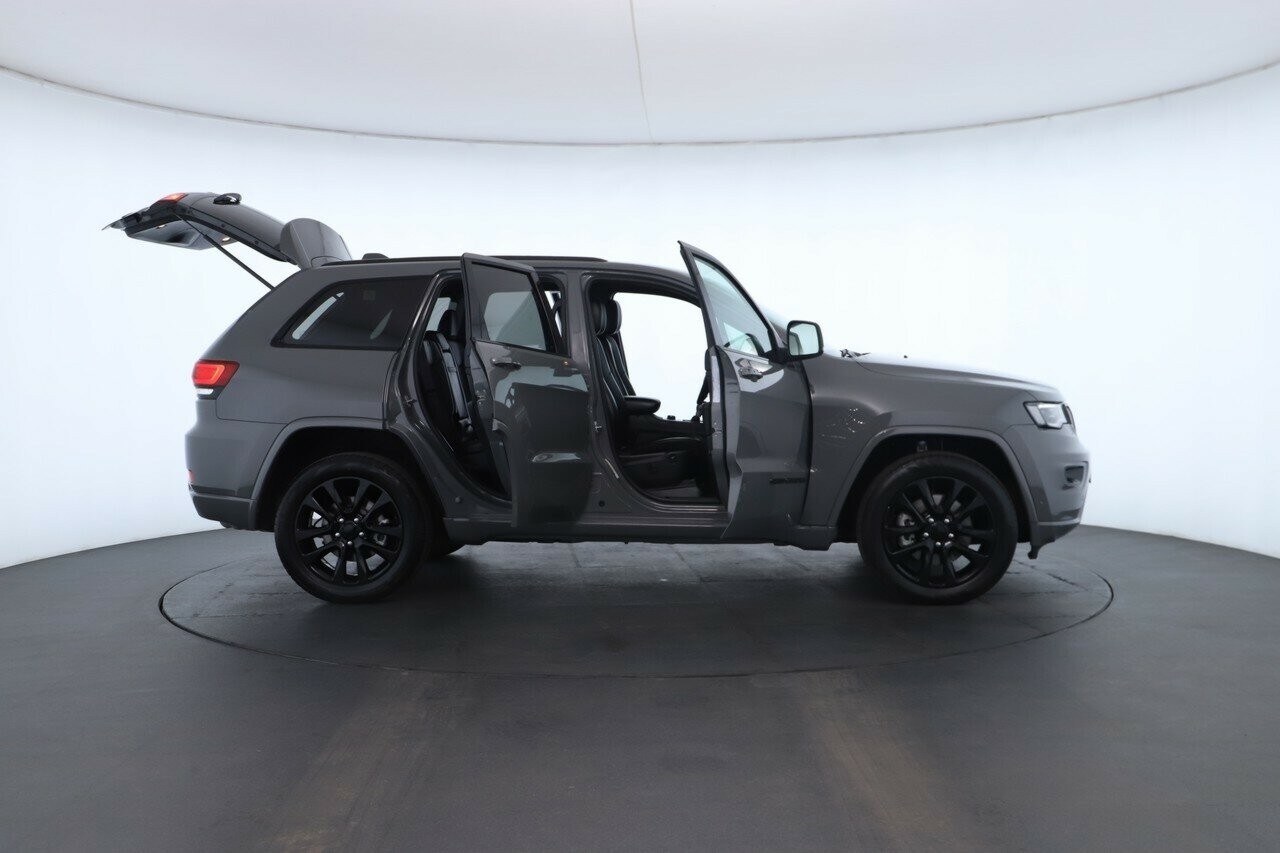 Jeep Grand Cherokee image 2