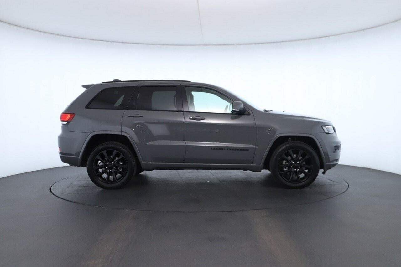 Jeep Grand Cherokee image 3