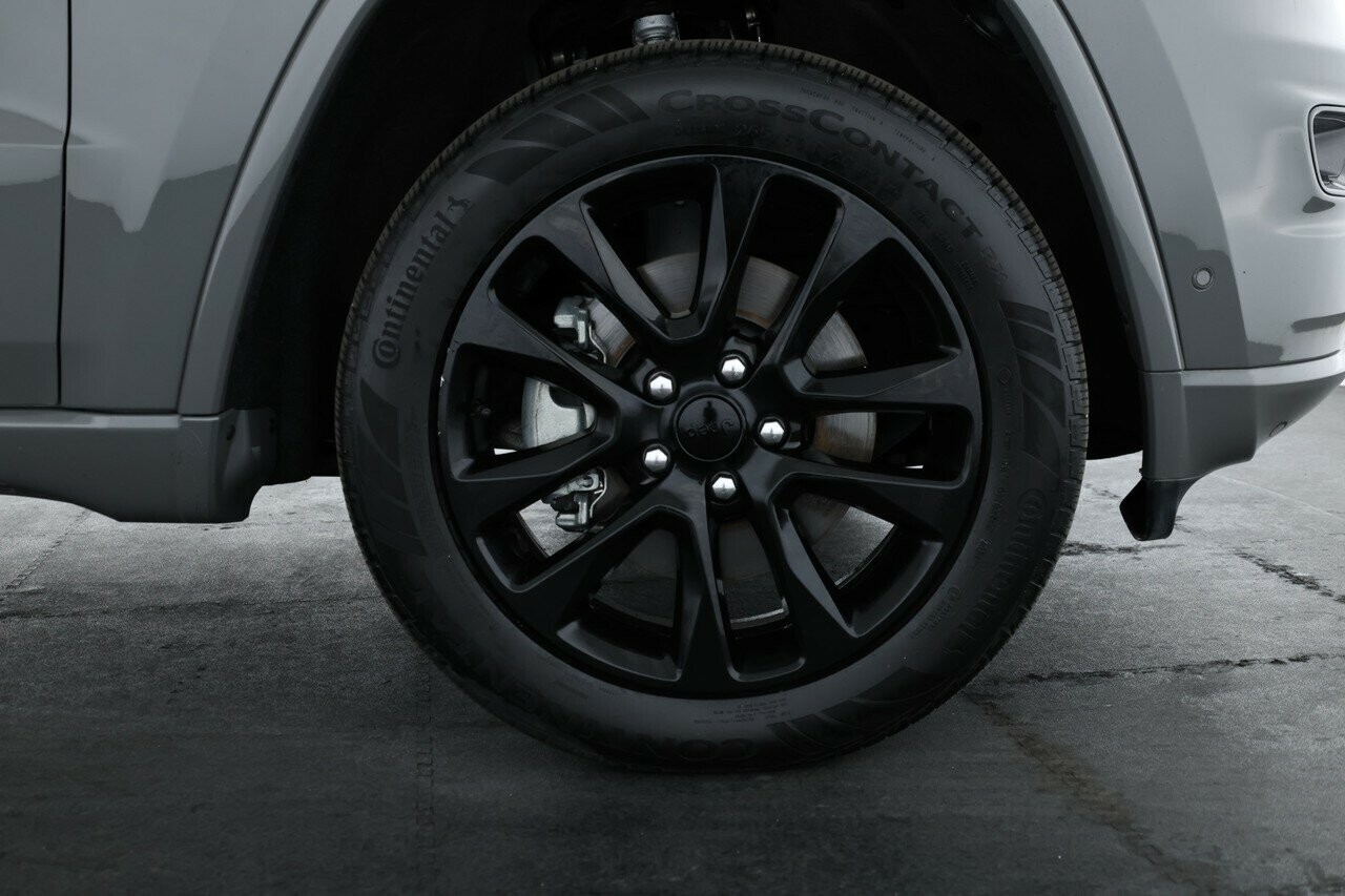 Jeep Grand Cherokee image 4