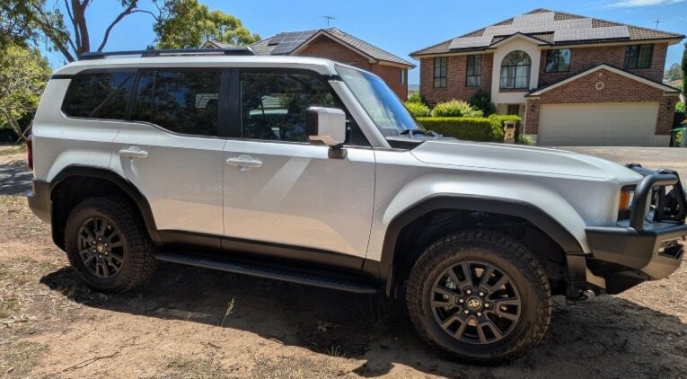 Toyota Landcruiser Prado image 2