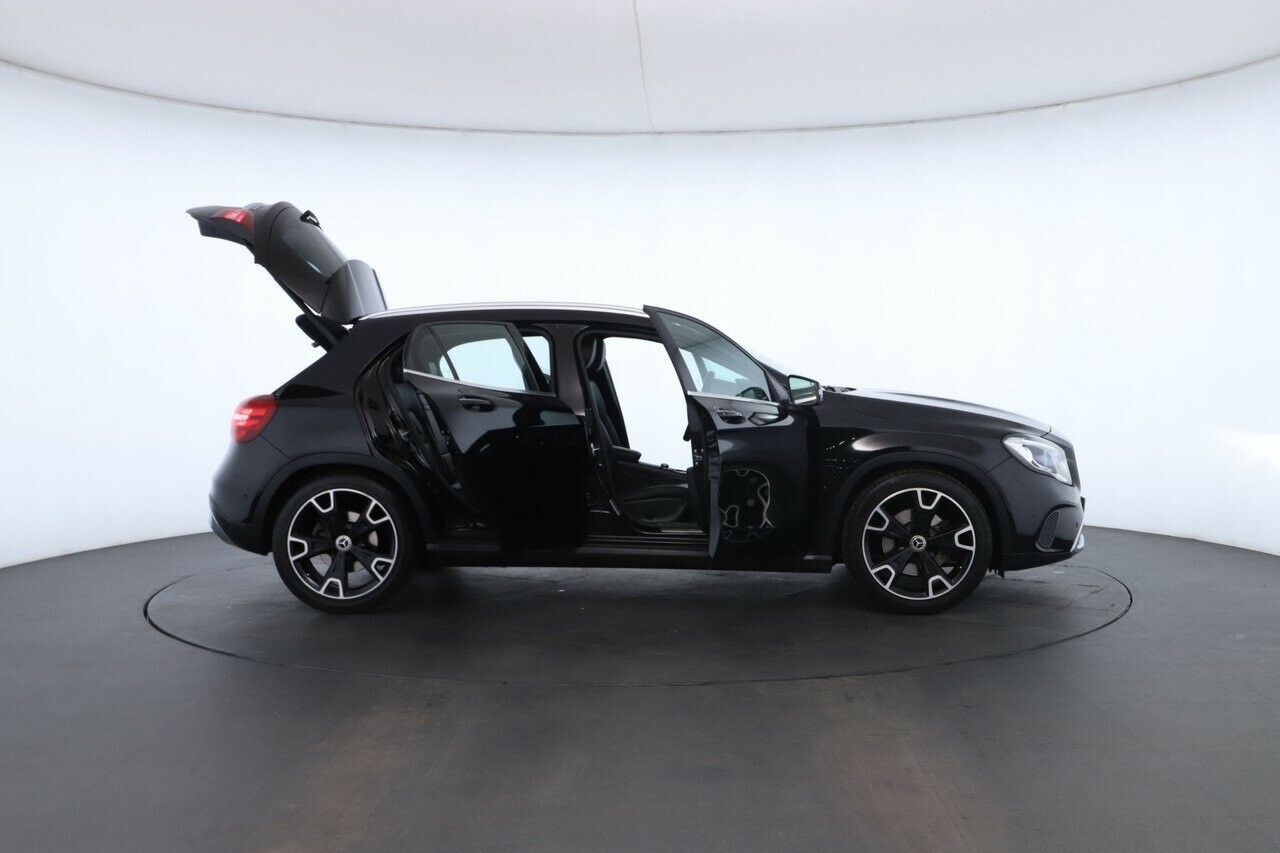 Mercedes Benz Gla-class image 2