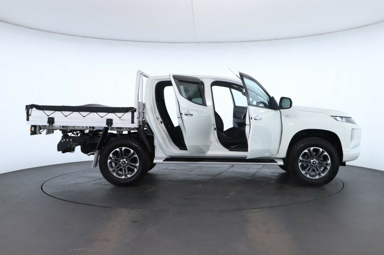 Mitsubishi Triton image 2