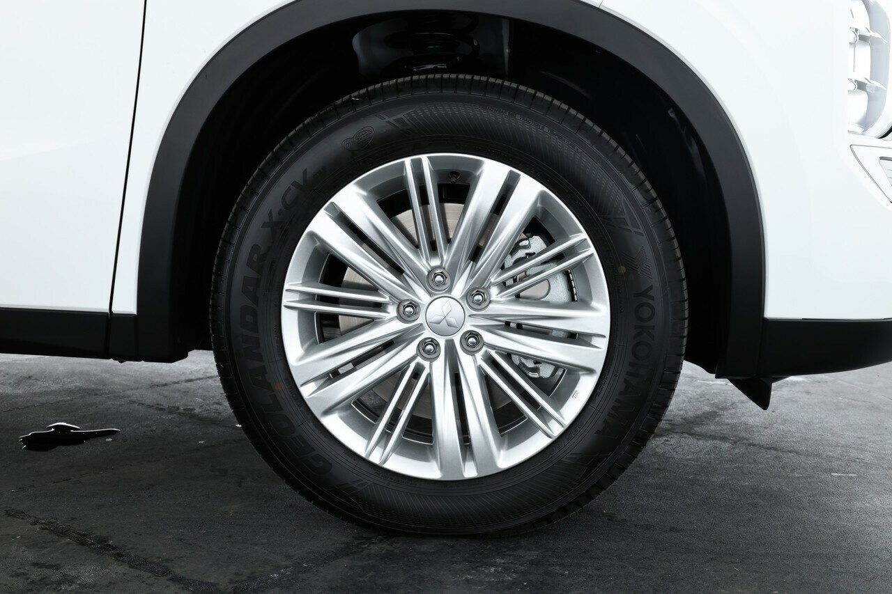 Mitsubishi Outlander image 4