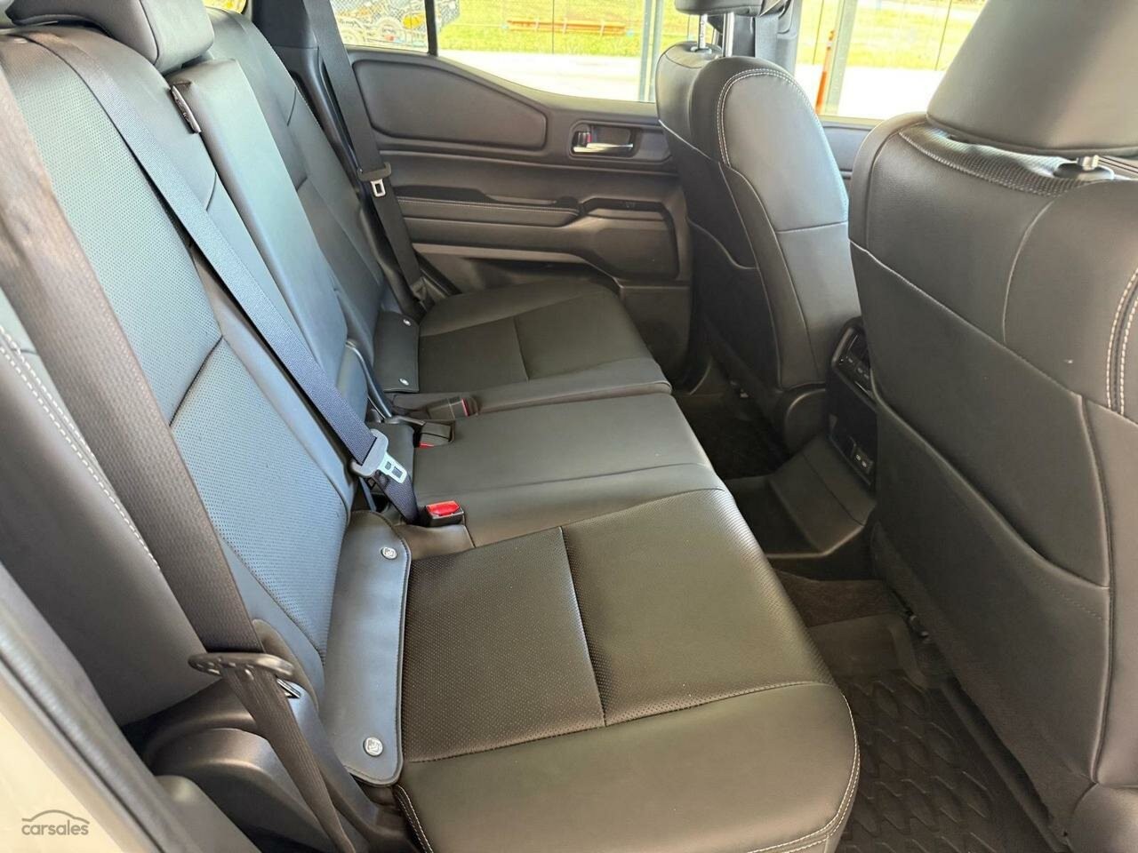 Toyota Landcruiser Prado image 4